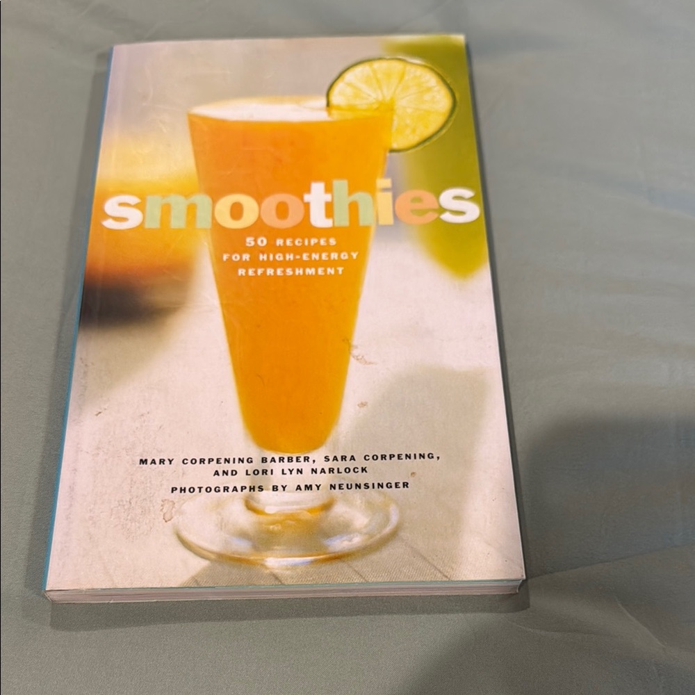Smoothies Recipe Book with Berry Cover